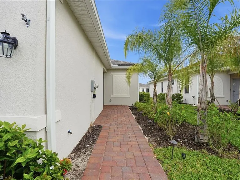 2215 Dragonfruit Way — Photo 3