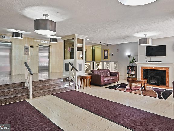 3rd image of 1021 Arlington Blvd APT 621
