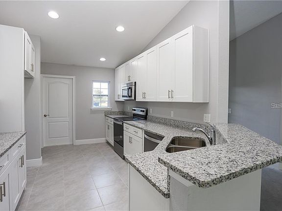 4th image of 422 Bloomfield Dr