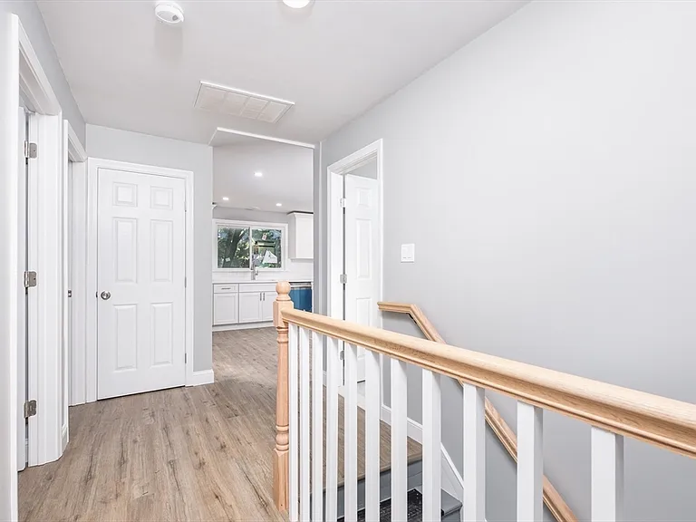 335-337 Windsor St #337 — Photo 6