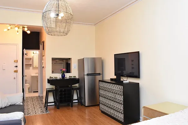 Rented by Compass | media 11