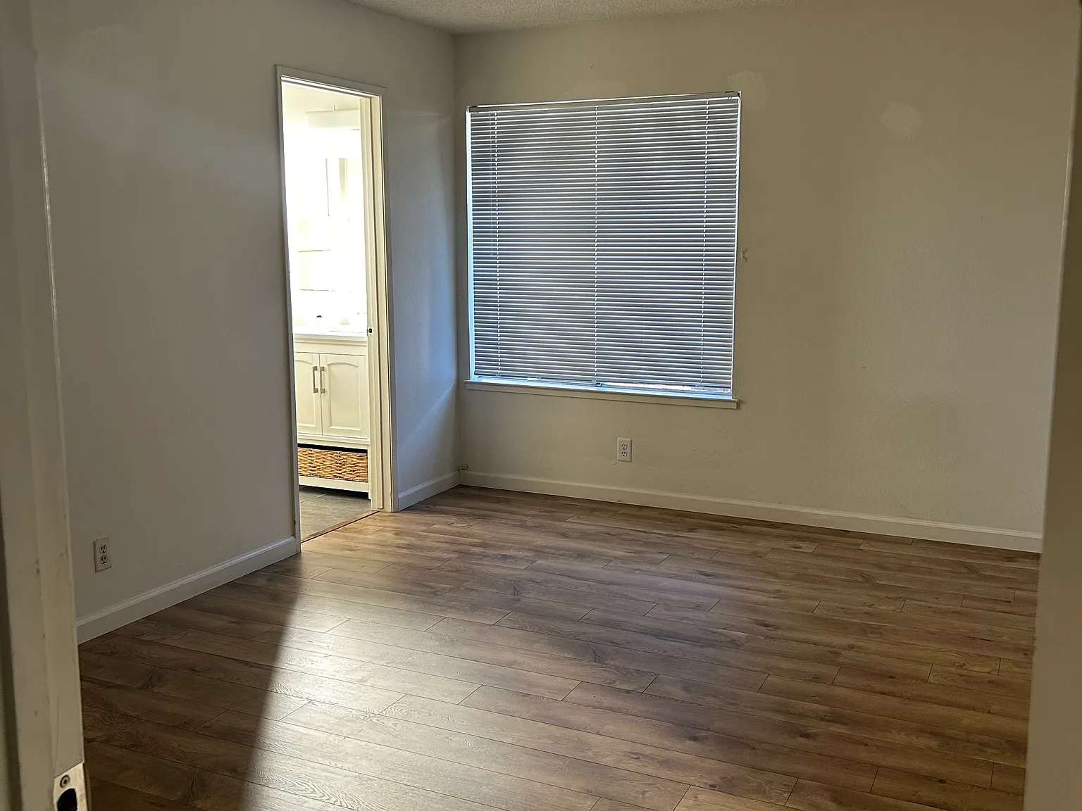 2 bed, 1050 sqft, $1,900 — Photo 2