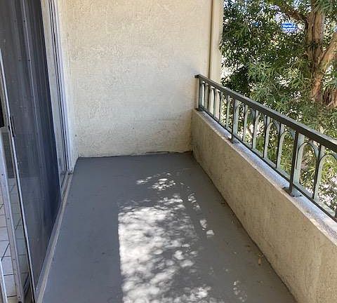3rd image of 420 Redondo Ave Unit 101