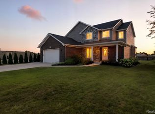 37147 Dundee St, Sterling Heights, MI 48310