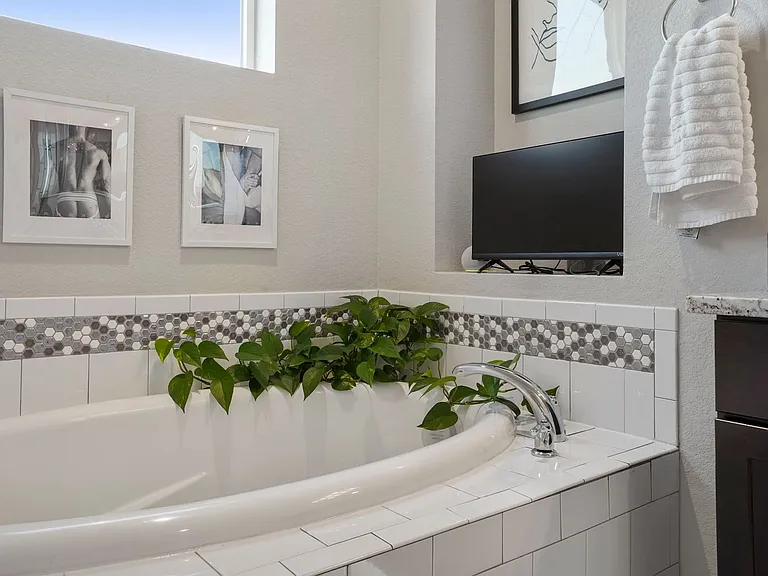 6761 Warren Dr — Photo 10