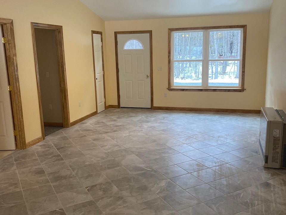 2nd image of 568 Stanley Rd #B