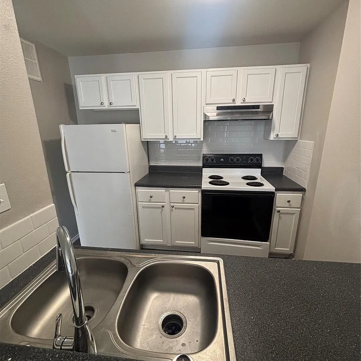 2 bed, 1.0 bath, 645 sqft, $1,195 — Photo 3