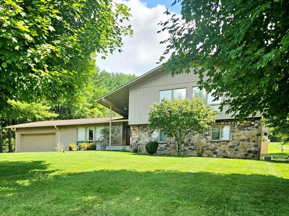 198 Orange St, Tazewell, VA 24651