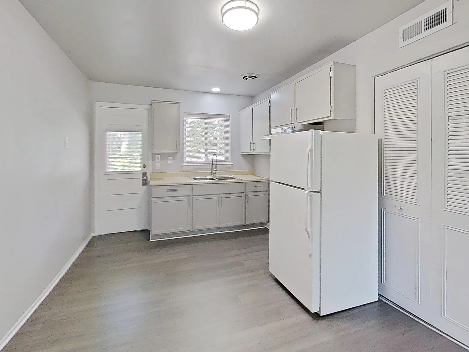 1 bed, 700 sqft, $900 — Photo 3