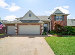 4016 S Yellowood Ave, Broken Arrow, OK 74012