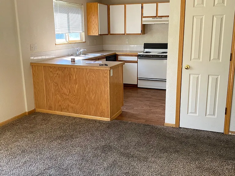 219 W Myrtle St #A — Photo 2