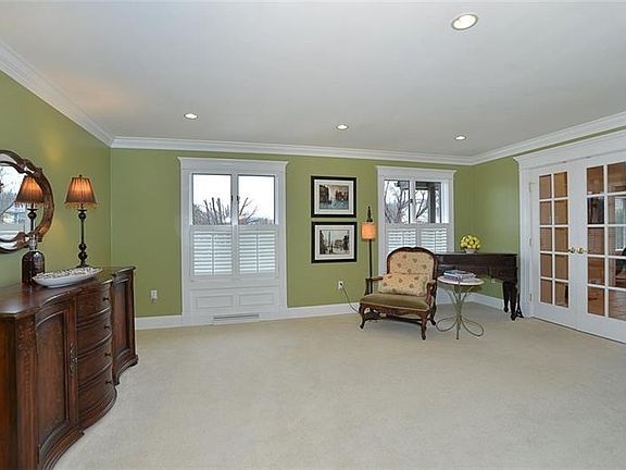 3rd image of 306 Windsor Dr
