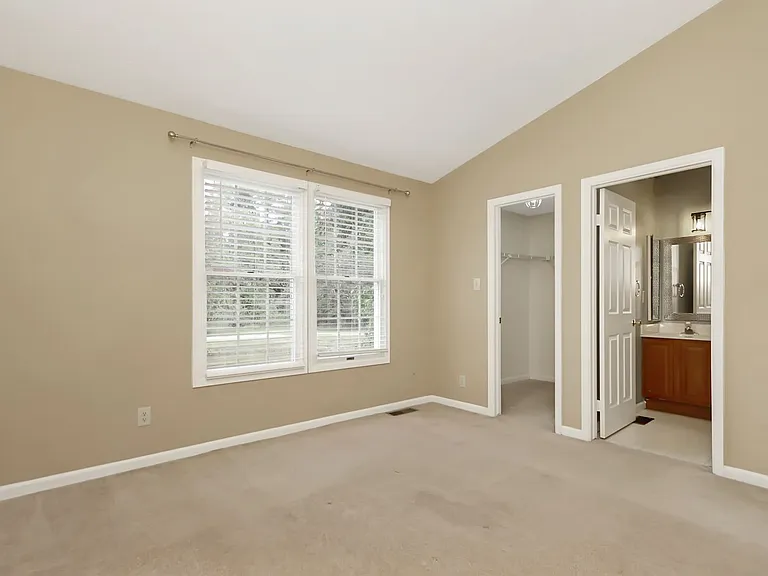 127 Sterling Ct — Photo 9