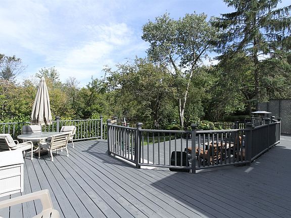 2nd image of 306 Jervey Ln