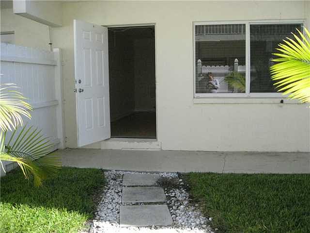 1st image of 1864 NE 46th St APT E3