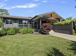 211 S Whittaker St, New Buffalo, MI 49117