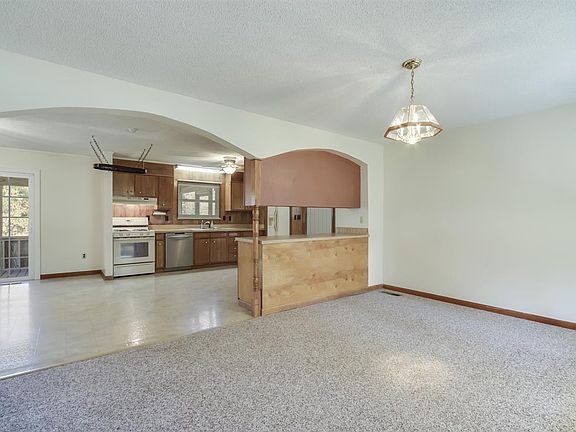 4th image of 973 Hale Cir