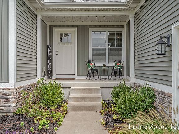 2nd image of 459 Ivy Grv