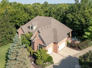 15 Aspen Woods Dr, Springboro, OH 45066