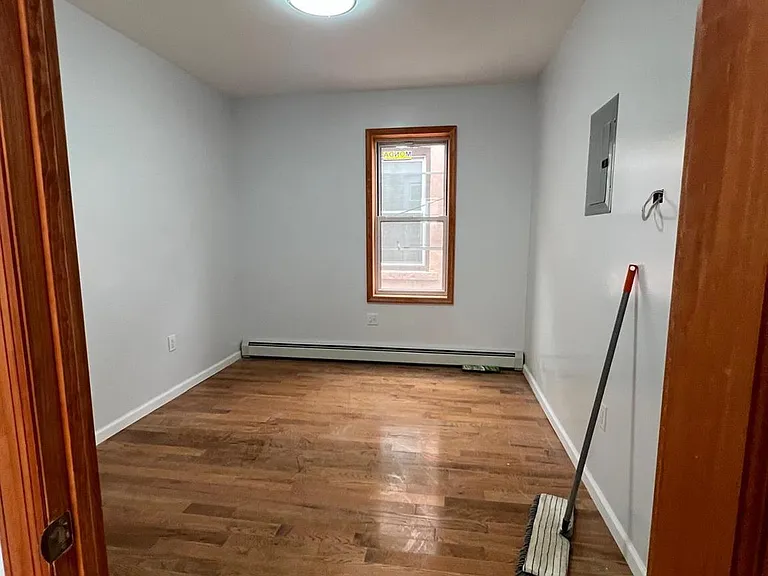 2265 Chatterton Ave #2 — Photo 11