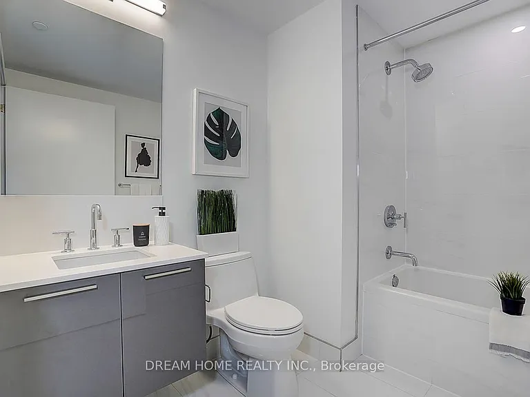 3 Gloucester St #1809 — Photo 39