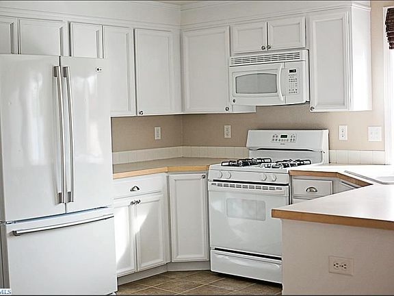 5th image of 4336 Campolina Ln