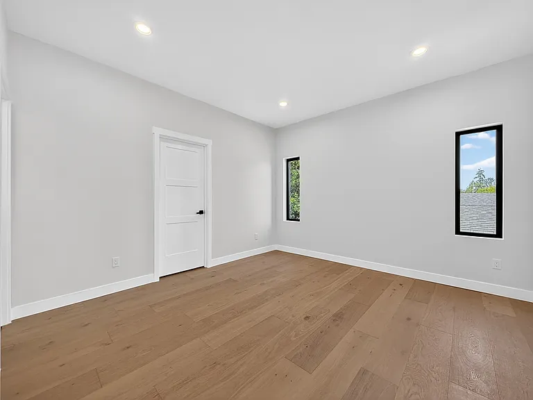 8439 47th Ave S — Photo 23