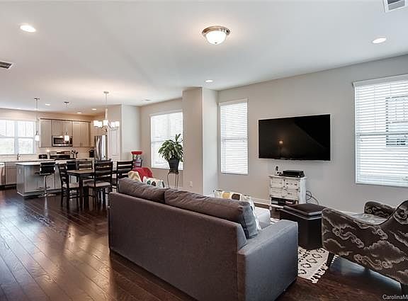 5th image of 113 Capital Ave