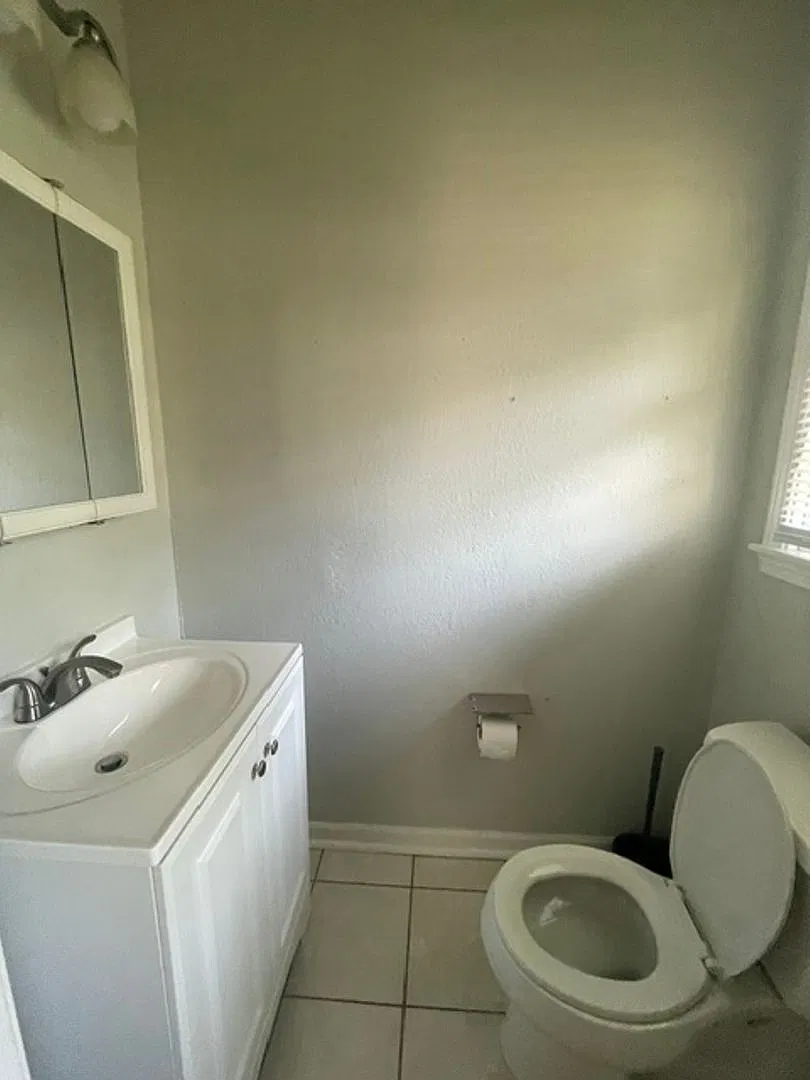 Great Location- 3 Bedroom + finished basement + .2 car garage — Photo 2