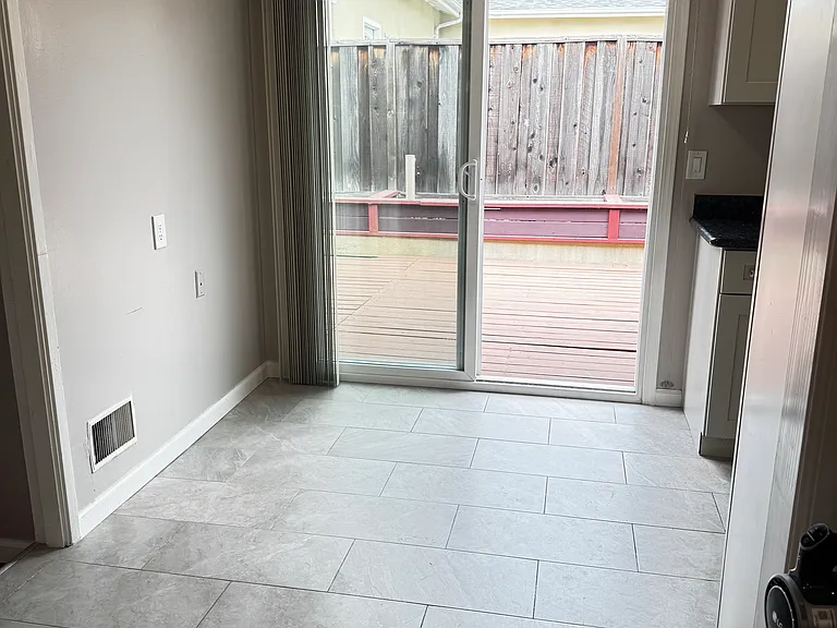 Warren Dr — Photo 12