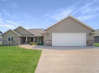 N9138 Brenda Dr, Appleton, WI 54915