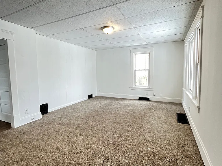 156 W Washington St #1 — Photo 13