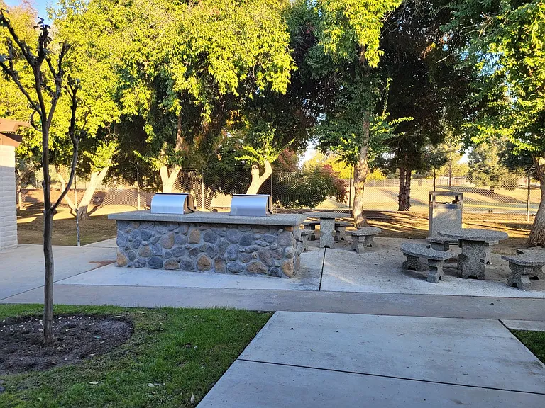 The Woodside — Photo 3