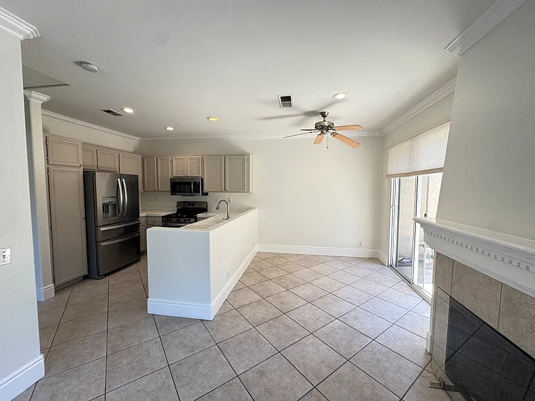 26 Sagebrush — Photo 3