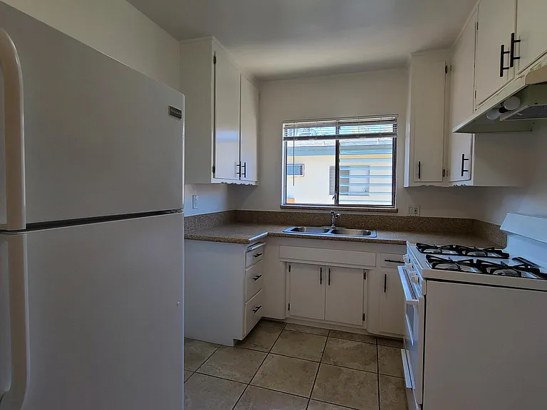 1302 Lyndon St #14 — Photo 7
