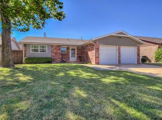 1044 SW 3rd St, Moore, OK 73160