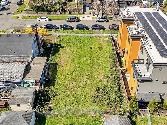 2nd image of 6810 N Greenwich Ave