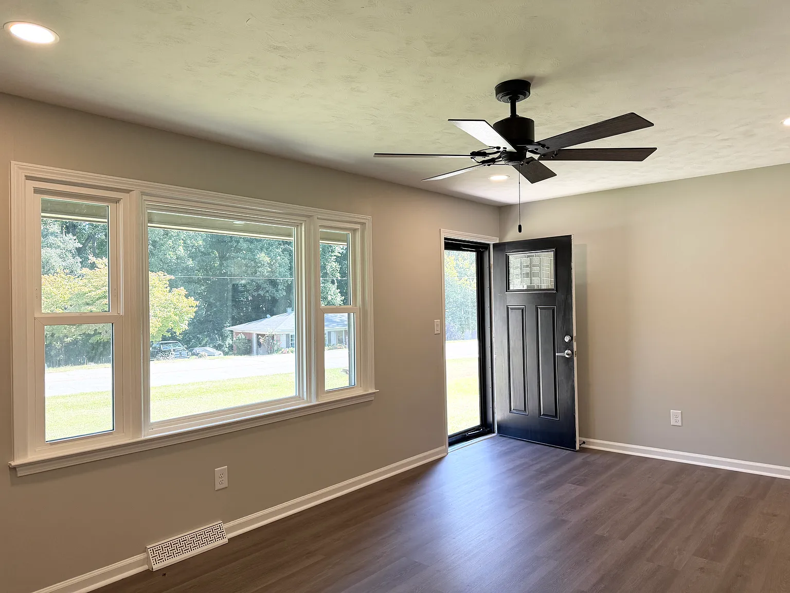 3 bed, 1269 sqft, $1,750 — Photo 2