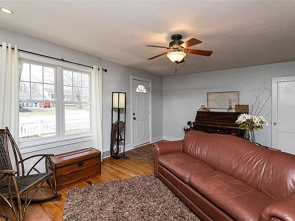 4th image of 302 N Kenwood Blvd