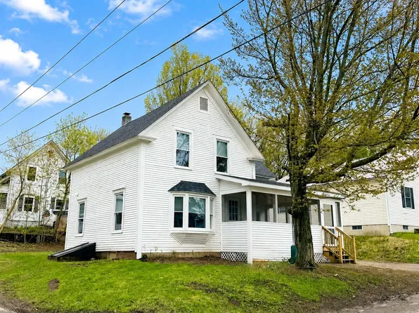 92 Indian Point St, Newport, VT 05855