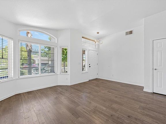 4th image of 2437 N Tracy Ave