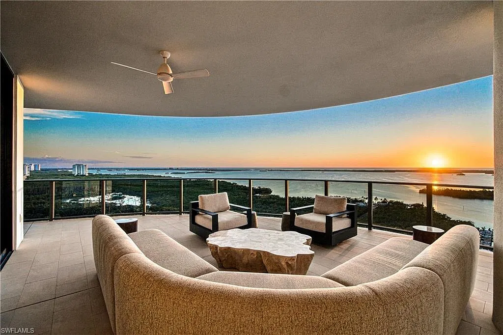 4 bed, 4.5 bath, 3885 sqft, $40,000 — Photo 1