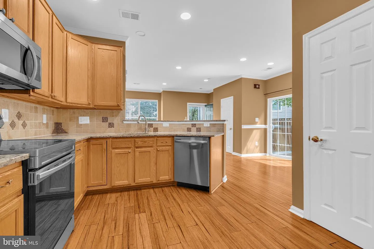 3 bed, 2.5 bath, 1728 sqft, $2,800 — Photo 4