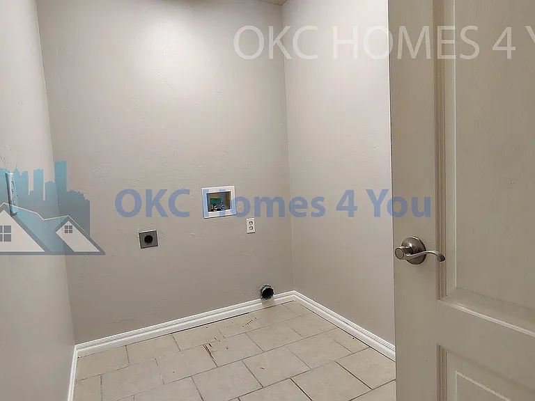 606 Garrison Ln — Photo 21