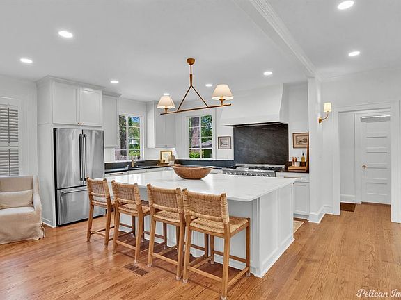 3rd image of 936 Thora Blvd