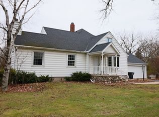3925 S 104th St, Greenfield, WI 53228