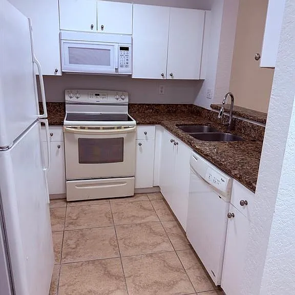 2941 Riverside Dr #303 — Photo 4