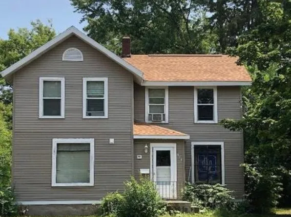 914 7th St E, Menomonie, WI 54751