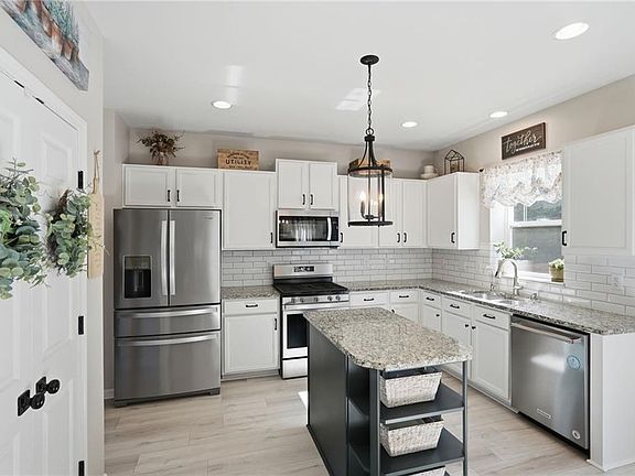 4th image of 4245 Avondale Ln