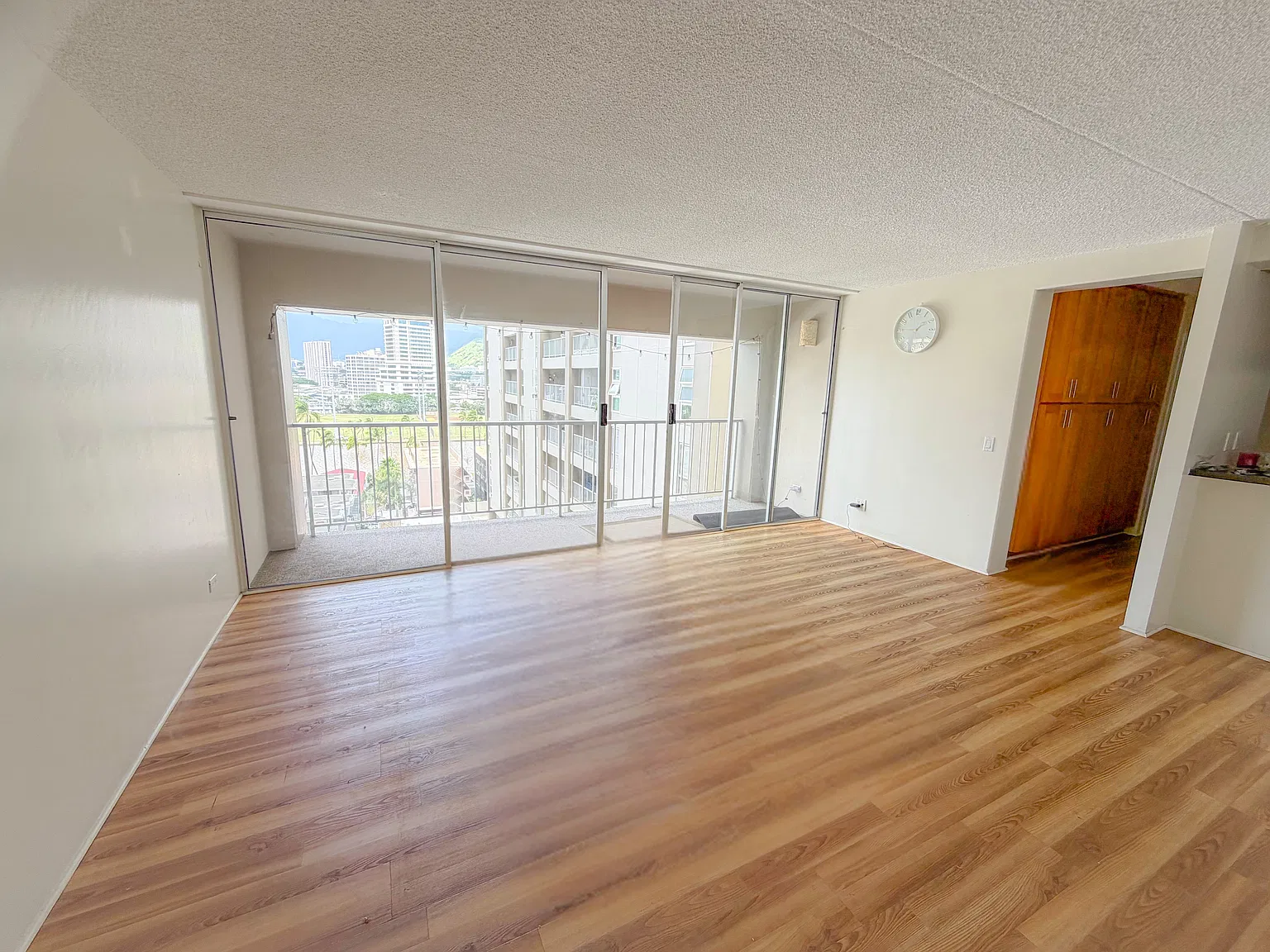 2 bed, 1.5 bath, 910 sqft, $3,150 — Photo 2